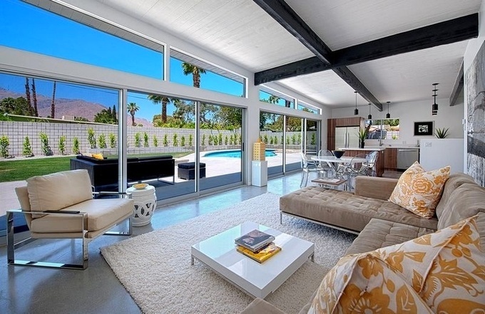 沙发后面是窗户风水